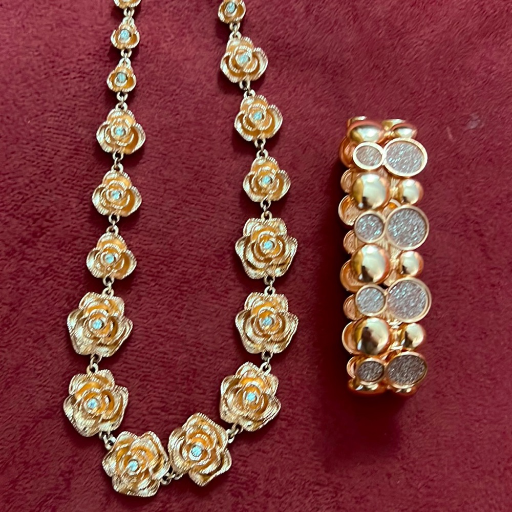 Rose gold necklace and bracelet set